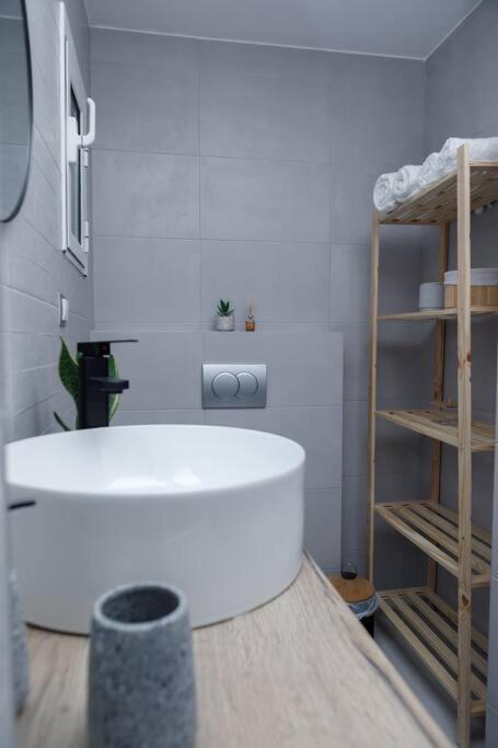 Ns88_Apartment Thessaloniki Buitenkant foto